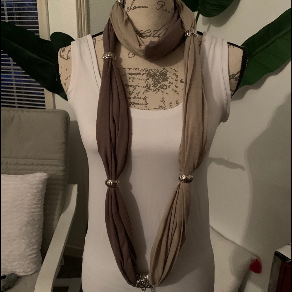 Scarf/necklace